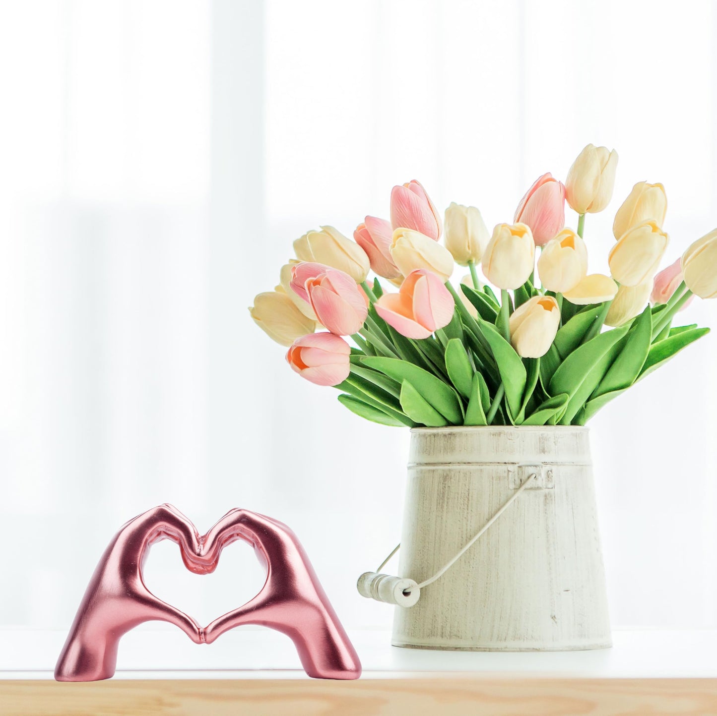 Small Heart Hands Sculpture Decor for Living Room Bedroom Bookshelf Coffe Table and Office Display, Love Finger Statue Modern Aesthetic Home Decor, Unique Gift for Wedding Christmas Birthday (Gold)