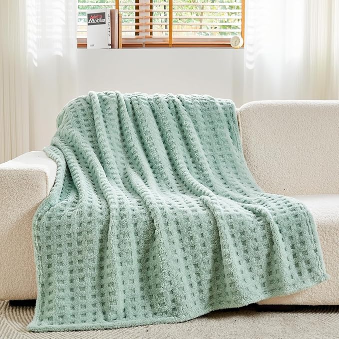 NEWCOSPLAY Super Soft Twin Blanket Green Premium Silky Flannel Fleece 3D Waffle Checkered Lightweight Bed Blanket All Season Use (New Sage Green, Twin(60"x80"))